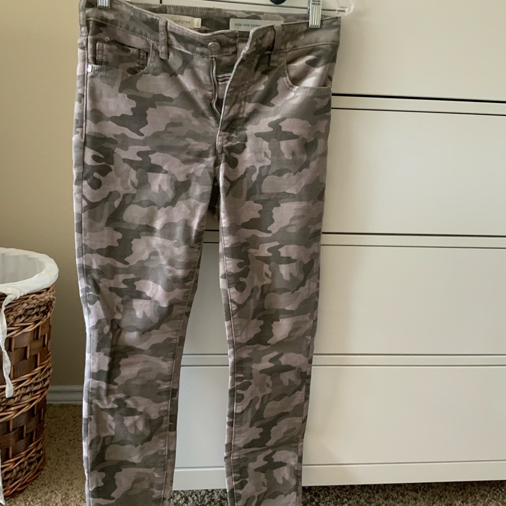 Anthropology Pilcro Velvet Camo High Rise Skinny. Size 27